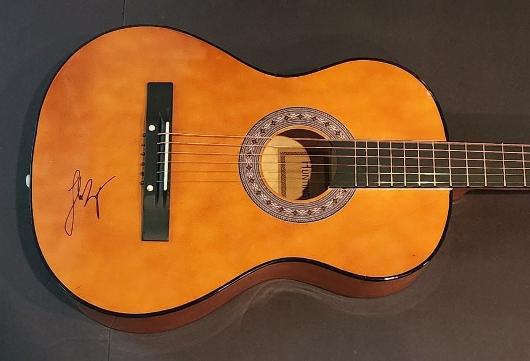 Luke Bryan Autographed Acoustic Guitar Beckett Authenticated (1 of 5)