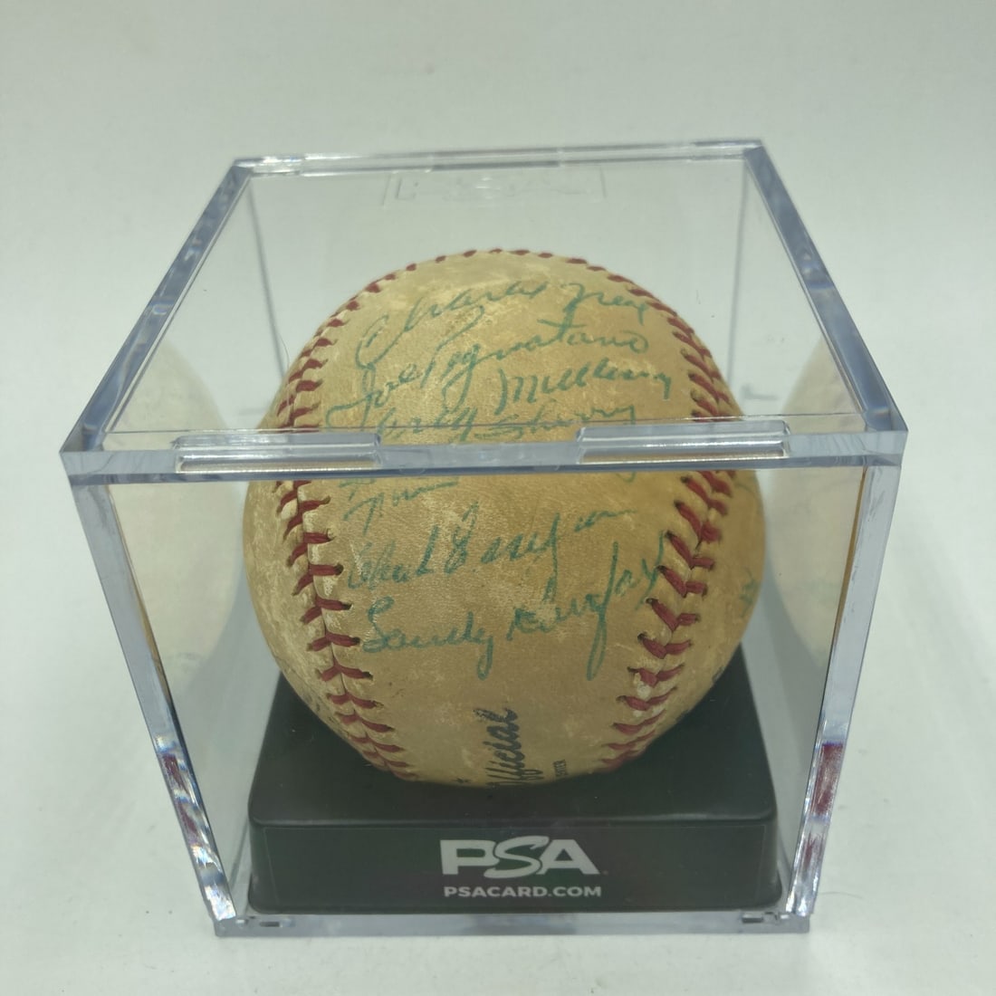 1959 Dodgers World Series Team Signed Baseball with Koufax PSA Authenticated: 1959 Dodgers World Series Team Signed Baseball with Koufax PSA Authenticated Celebrate the historic achievement of the 1959 Los Angeles Dodgers with this authentic team-signed baseball. This collectib