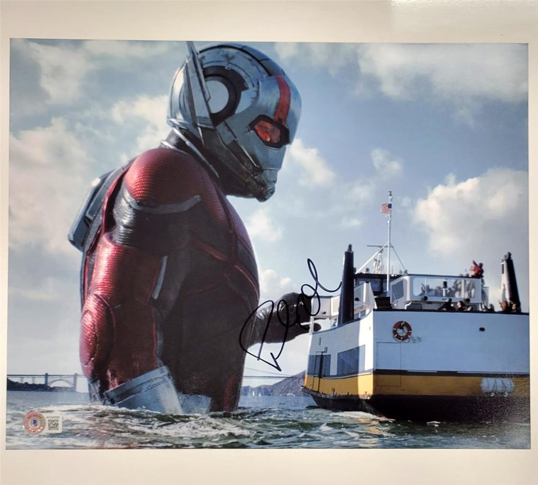 Paul Rudd Autographed Ant Man 11x14 Photo Beckett Authenticated: Paul Rudd Autographed Ant Man 11x14 Photo Beckett Authenticated This is an original 11x14 photograph of Paul Rudd as Ant Man, featuring his autograph. The photograph is authenticated by Beckett, ensur