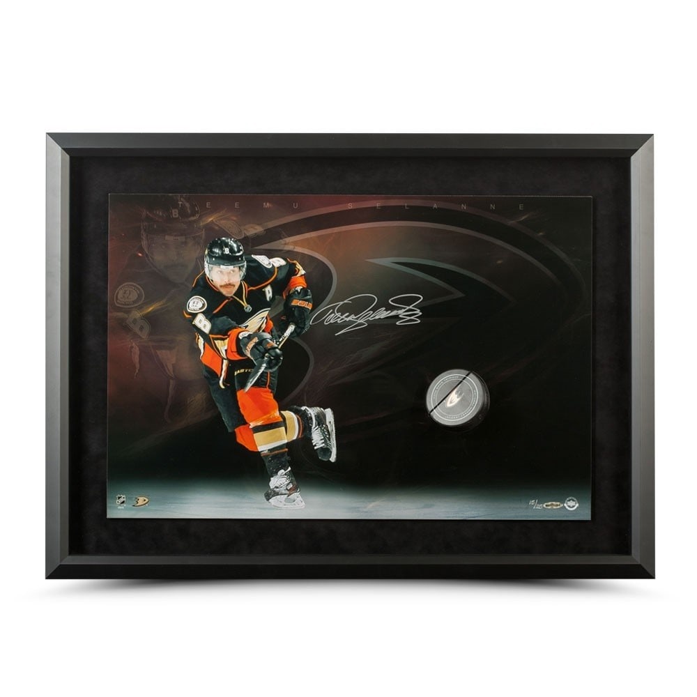 Teemu Selanne Autographed 16X24 Break Thru Photo Ducks Limited #/25: Teemu Selanne Autographed 16X24 Break Thru Photo Ducks Limited #/25 Capture a moment of hockey history with this stunning, limited edition 16X24 Break Thru photo featuring Teemu Selanne, a legendary p
