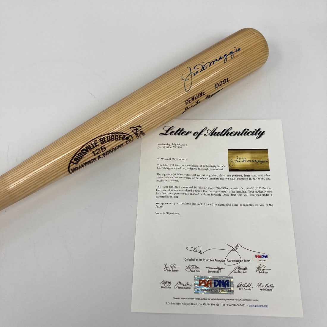 Joe DiMaggio Signed Louisville Slugger D29L Bat PSA DNA COA: Joe DiMaggio Signed Louisville Slugger D29L Bat PSA DNA COA Celebrate the legacy of baseball legend Joe DiMaggio with this signed Louisville Slugger Game Model Baseball Bat. This authentic piece featu