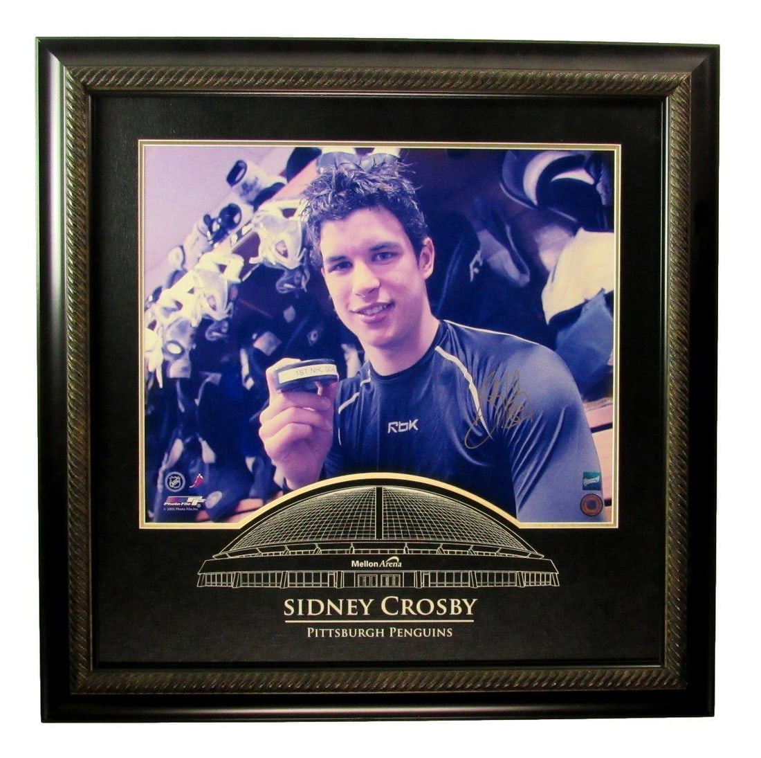 Sidney Crosby Autographed 16x20 Framed Photo Penguins Frameworth COA: Sidney Crosby Autographed 16x20 Framed Photo Penguins Frameworth COA Capture a moment in hockey history with this beautifully framed Sidney Crosby autographed photo. This original 16x20 image showcase