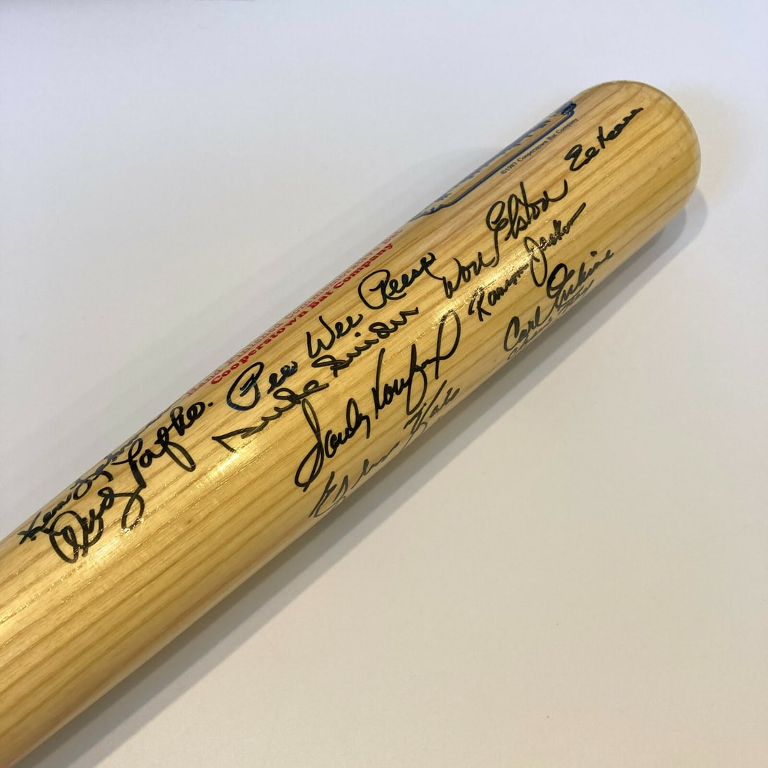 Brooklyn Dodgers Multi Signed Bat Sandy Koufax Don Drysdale JSA COA 34 Inch: Brooklyn Dodgers Multi Signed Bat Sandy Koufax Don Drysdale JSA COA 34 Inch Celebrate the legacy of the Brooklyn Dodgers with this impressive multi-signed bat featuring 19 signatures from legendary pl