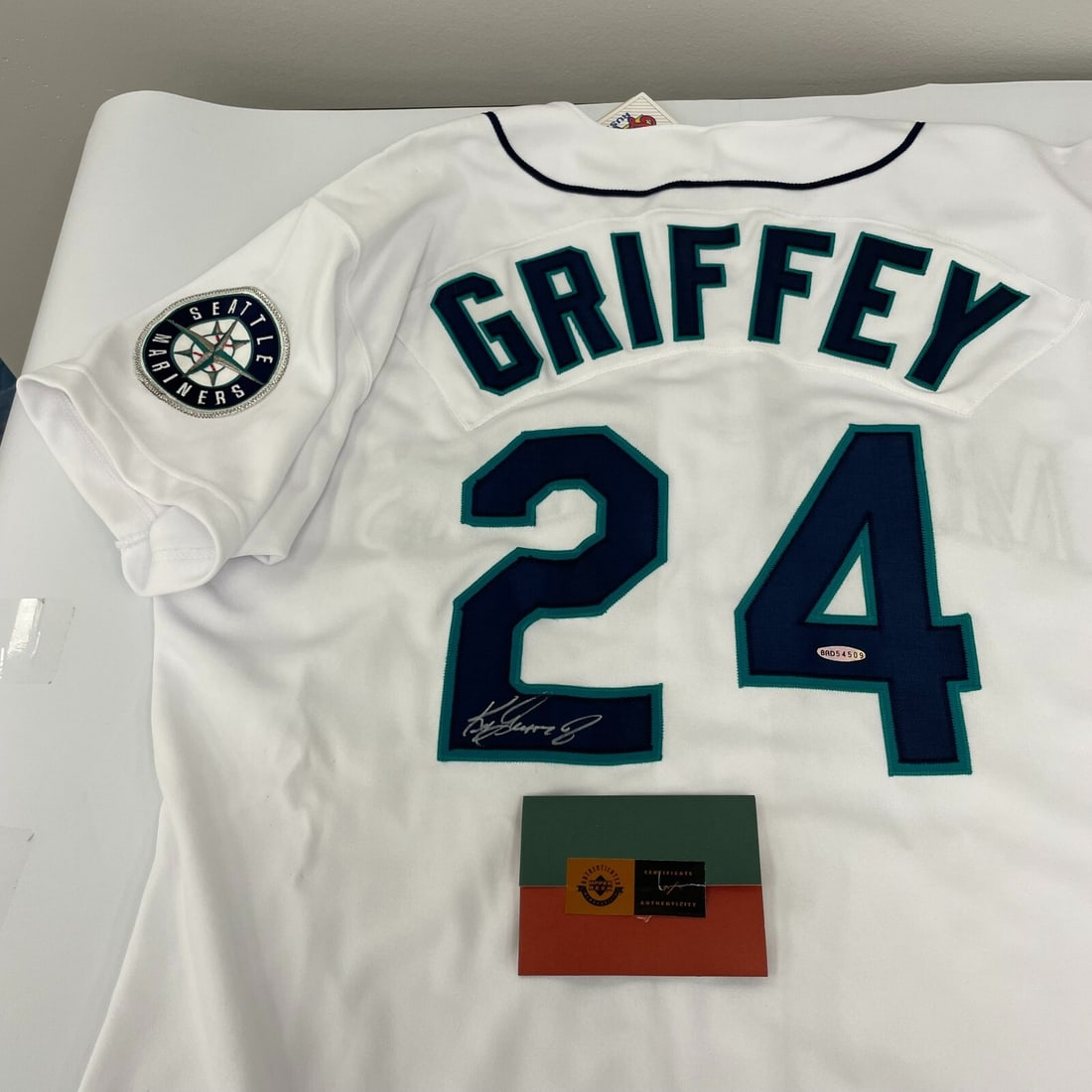 Ken Griffey Jr Signed 1990s Seattle Mariners Jersey Upper Deck COA: Ken Griffey Jr Signed 1990s Seattle Mariners Jersey Upper Deck COA Celebrate the legacy of baseball with this authentic Ken Griffey Jr. signed Seattle Mariners game model jersey from the 1990s. This o