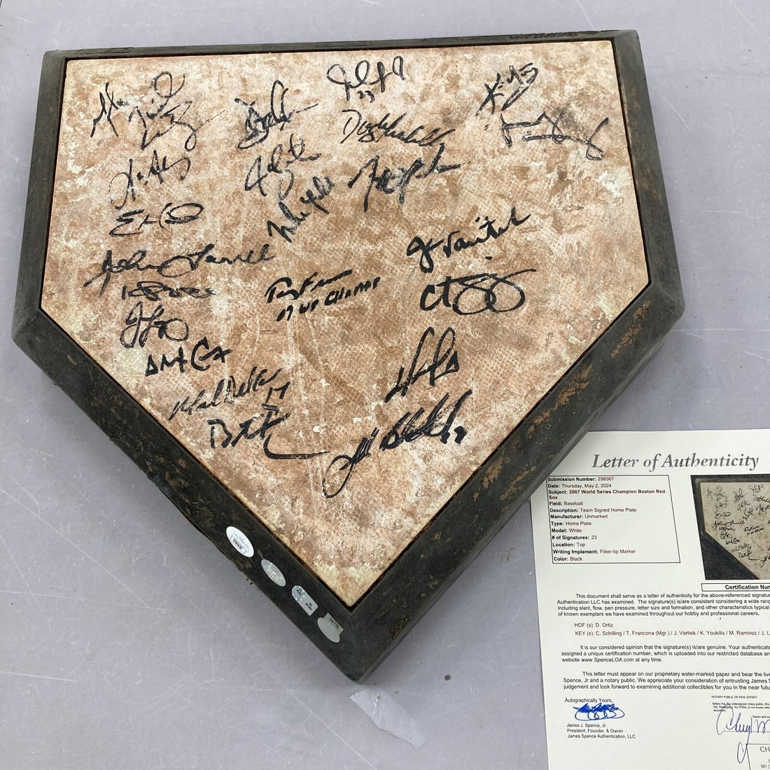 2007 Boston Red Sox Team Signed Game Used Home Plate JSA COA 23 Signatures: 2007 Boston Red Sox Team Signed Game Used Home Plate JSA COA 23 Signatures Celebrate the historic achievement of the 2007 Boston Red Sox with this team-signed, game-used home plate from Fenway Park. T