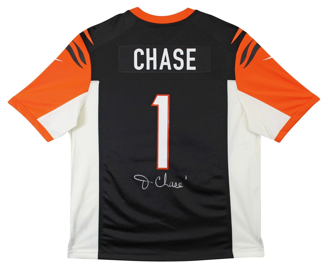 Ja'Marr Chase Signed Black Throwback Nike Jersey BAS Authenticated: Ja'Marr Chase Signed Black Throwback Nike Jersey BAS Authenticated This autographed black throwback Nike game jersey has been personally signed by Ja'Marr Chase, standout player of the Cincinnati