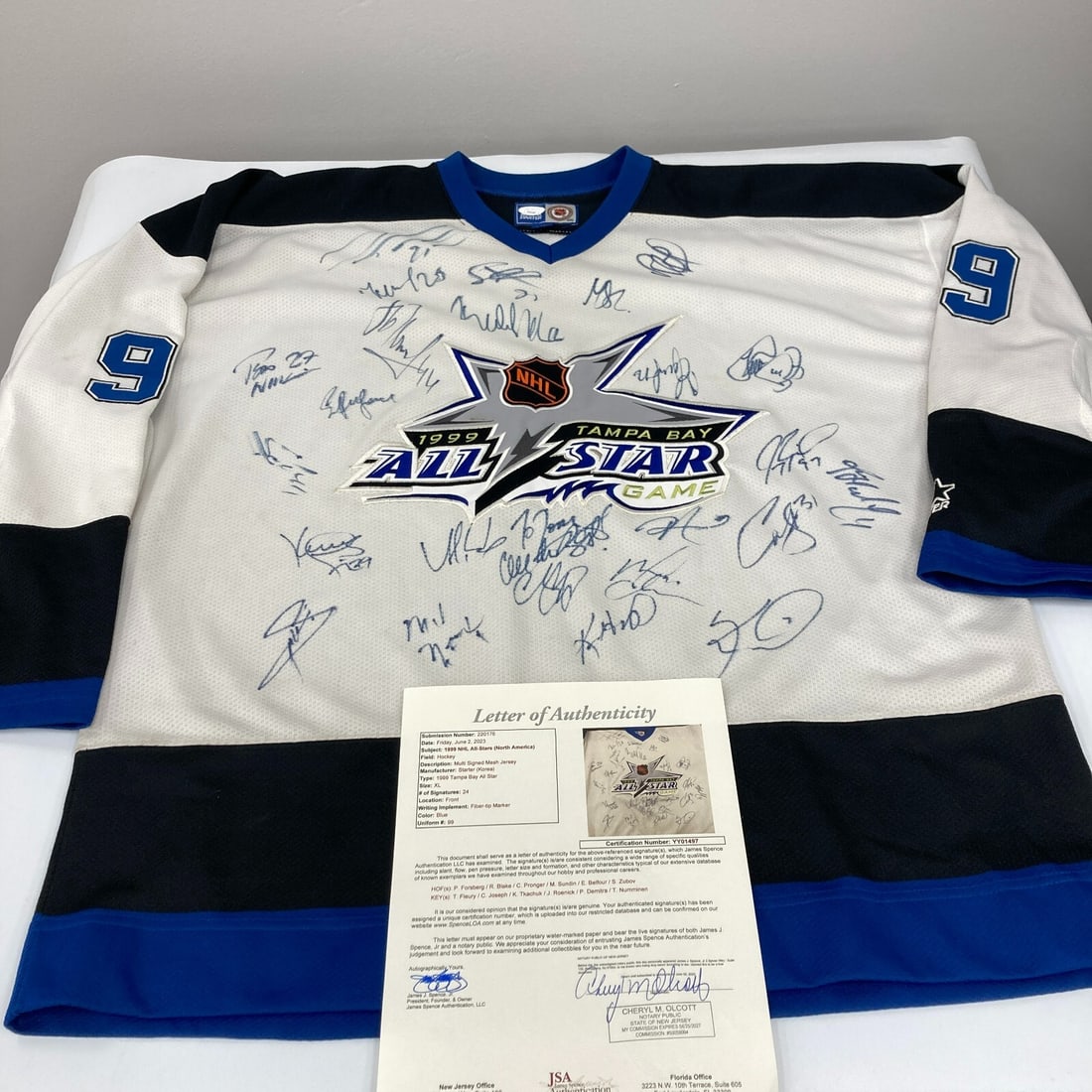 1999 NHL All Star Game Team Signed Jersey 24 Autographs JSA COA: 1999 NHL All Star Game Team Signed Jersey 24 Autographs JSA COA This is a 1999 NHL All Star Game team signed jersey featuring an impressive collection of 24 signatures from players who participated in