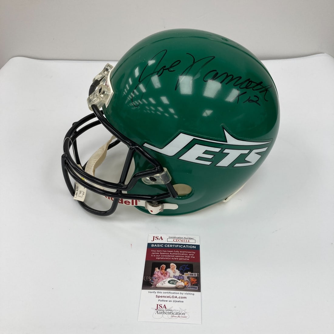 Joe Namath Autographed Riddell Full Size Jets Helmet with JSA COA: Joe Namath Autographed Riddell Full Size Jets Helmet with JSA COA This is a full-size Riddell helmet featuring the iconic signature of legendary football player Joe Namath. It is an original piece, au