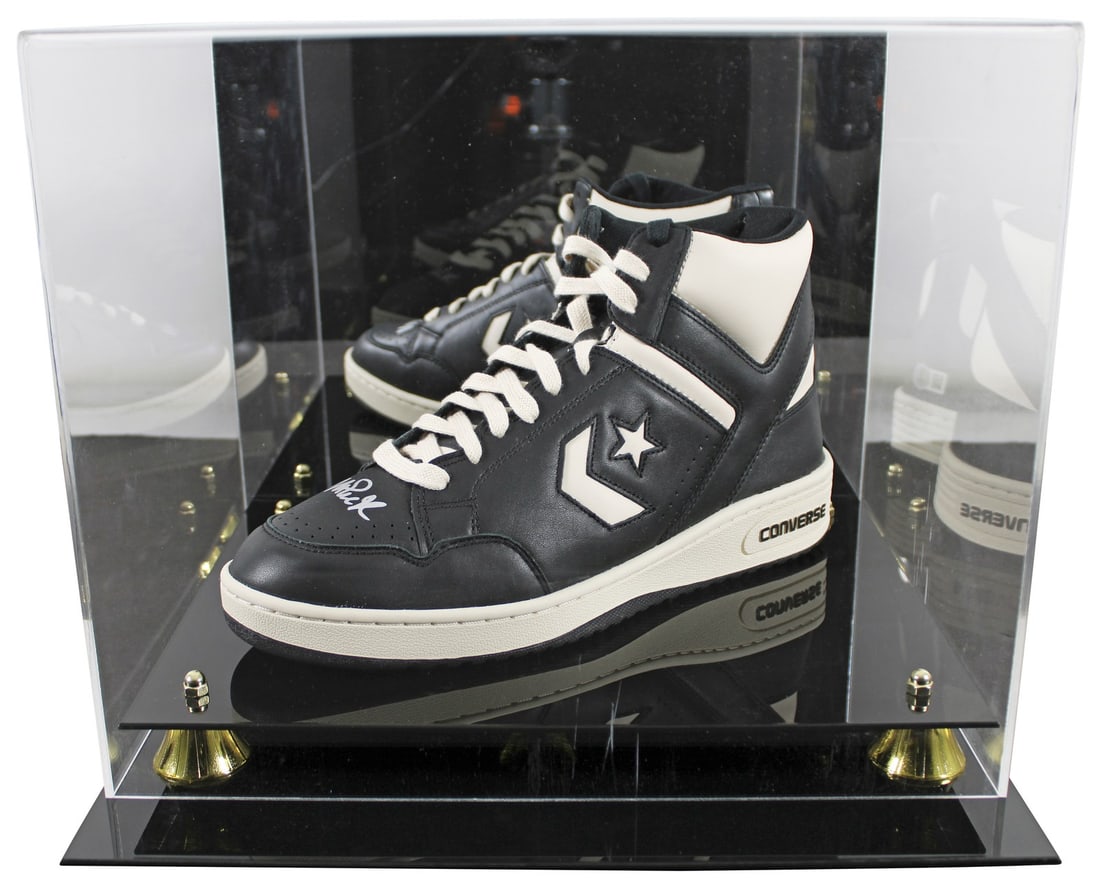 Magic Johnson Autographed Converse Weapon Shoe with Acrylic Case BAS: Magic Johnson Autographed Converse Weapon Shoe with Acrylic Case BAS Celebrate the legacy of Magic Johnson with this autographed left black and white Converse Weapon shoe, accompanied by a UV mirrored