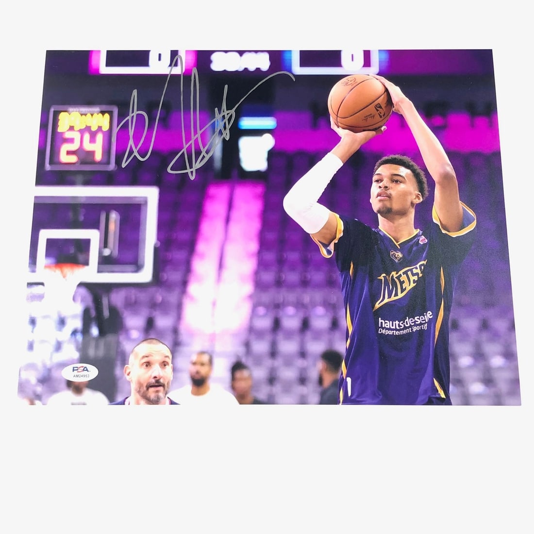 Victor Wembanyama Autographed 11x14 Photo PSA/DNA Boulogne-Levallois: Victor Wembanyama Autographed 11x14 Photo PSA/DNA Boulogne-Levallois Capture a piece of basketball history with this original 11x14 photo autographed by Victor Wembanyama, star player of the Boulogne-