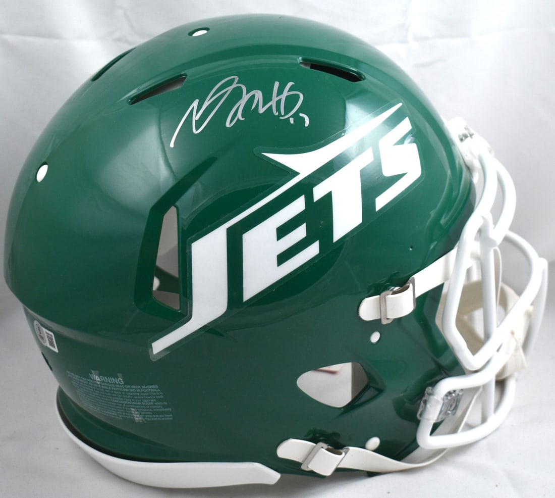 New York Jets Full Size Speed Helmet Signed by Davante Adams Beckett Holo: New York Jets Full Size Speed Helmet Signed by Davante Adams Beckett Holo This is a pre-owned full-size Speed Authentic football helmet featuring the New York Jets. The helmet has been autographed by