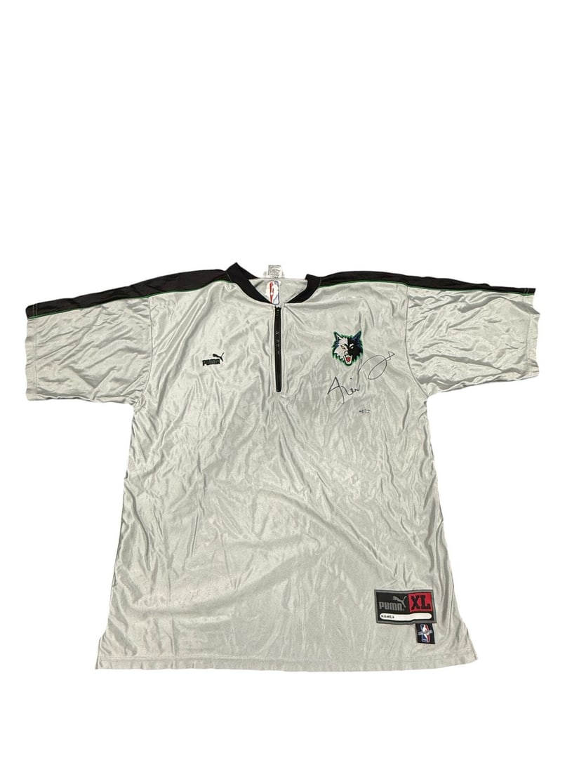 Kevin Garnett Autographed Shooting Shirt Timberwolves UDA Authenticated: Kevin Garnett Autographed Shooting Shirt Timberwolves UDA Authenticated This authentic Kevin Garnett shooting shirt is a must-have for any fan of the Minnesota Timberwolves. The shirt features a stunn