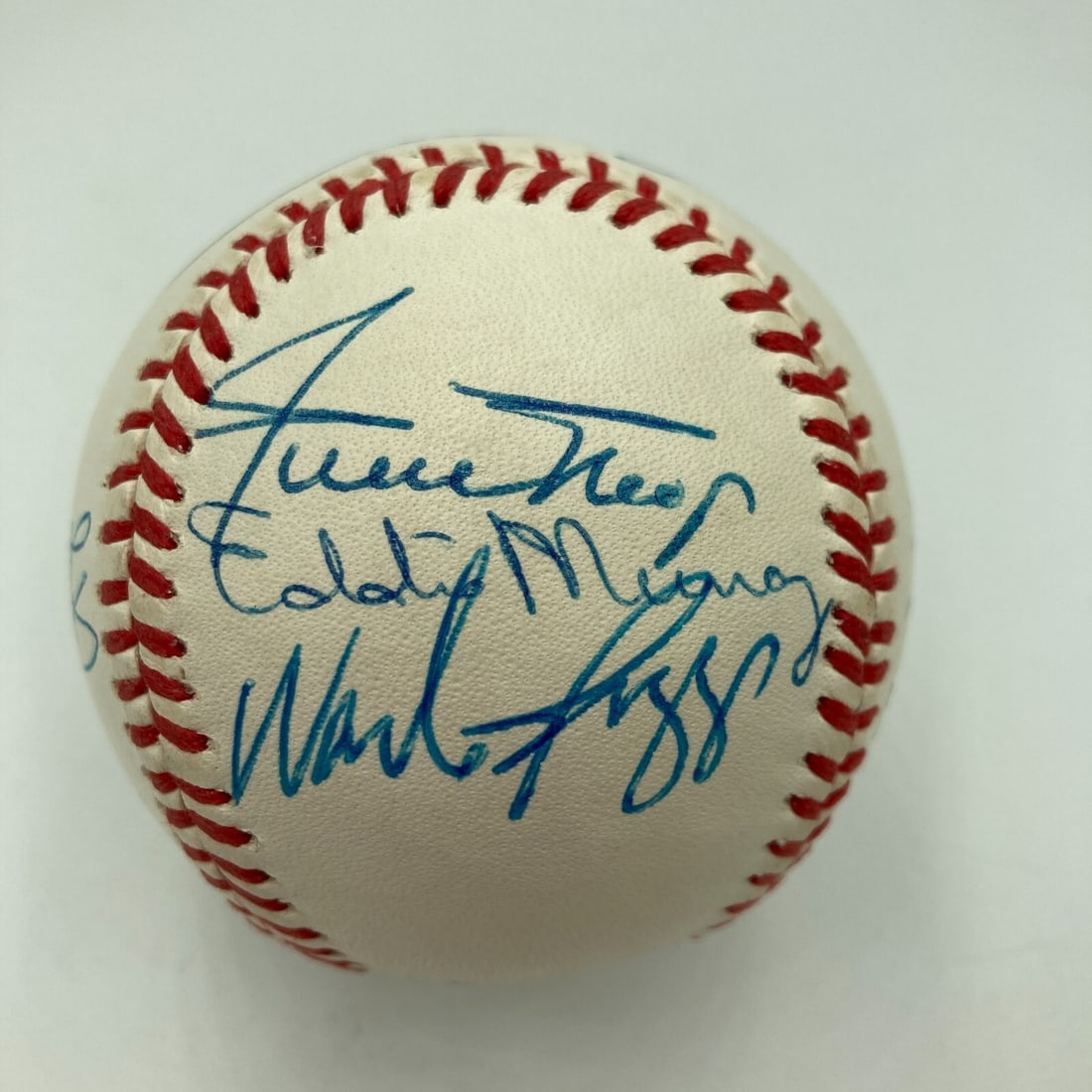 3000 Hit Club Signed Baseball with 10 Legends Beckett Authenticated: 3000 Hit Club Signed Baseball with 10 Legends Beckett Authenticated Celebrate baseball history with this remarkable signed baseball, featuring the autographs of ten legendary players from the 3000 Hit