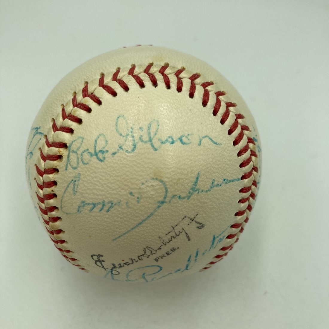 1957 Bob Gibson Signed Minor League Baseball St Louis Cardinals: 1957 Bob Gibson Signed Minor League Baseball St Louis Cardinals This is a 1957 Bob Gibson Pre Rookie Minor League Team Signed Baseball, featuring the legendary pitcher Bob Gibson. The baseball is an o