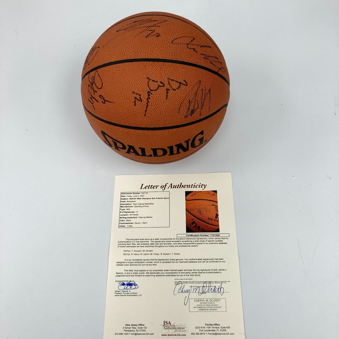 2006-07 San Antonio Spurs Team Signed Basketball Tim Duncan JSA Authenticated (1 of 10)