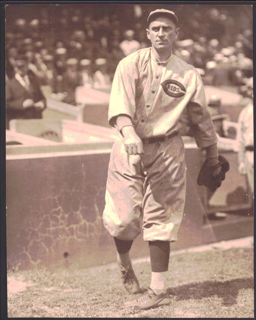Sherry Magee 1918 Type 1 Cincinnati Reds 8x10 B/W Photo Rare: Sherry Magee 1918 Type 1 Cincinnati Reds 8x10 B/W Photo Rare Offered is a rare original 1918 Type 1 black and white wire/press photograph of Sherry Magee, showcasing the Cincinnati Reds during a histo