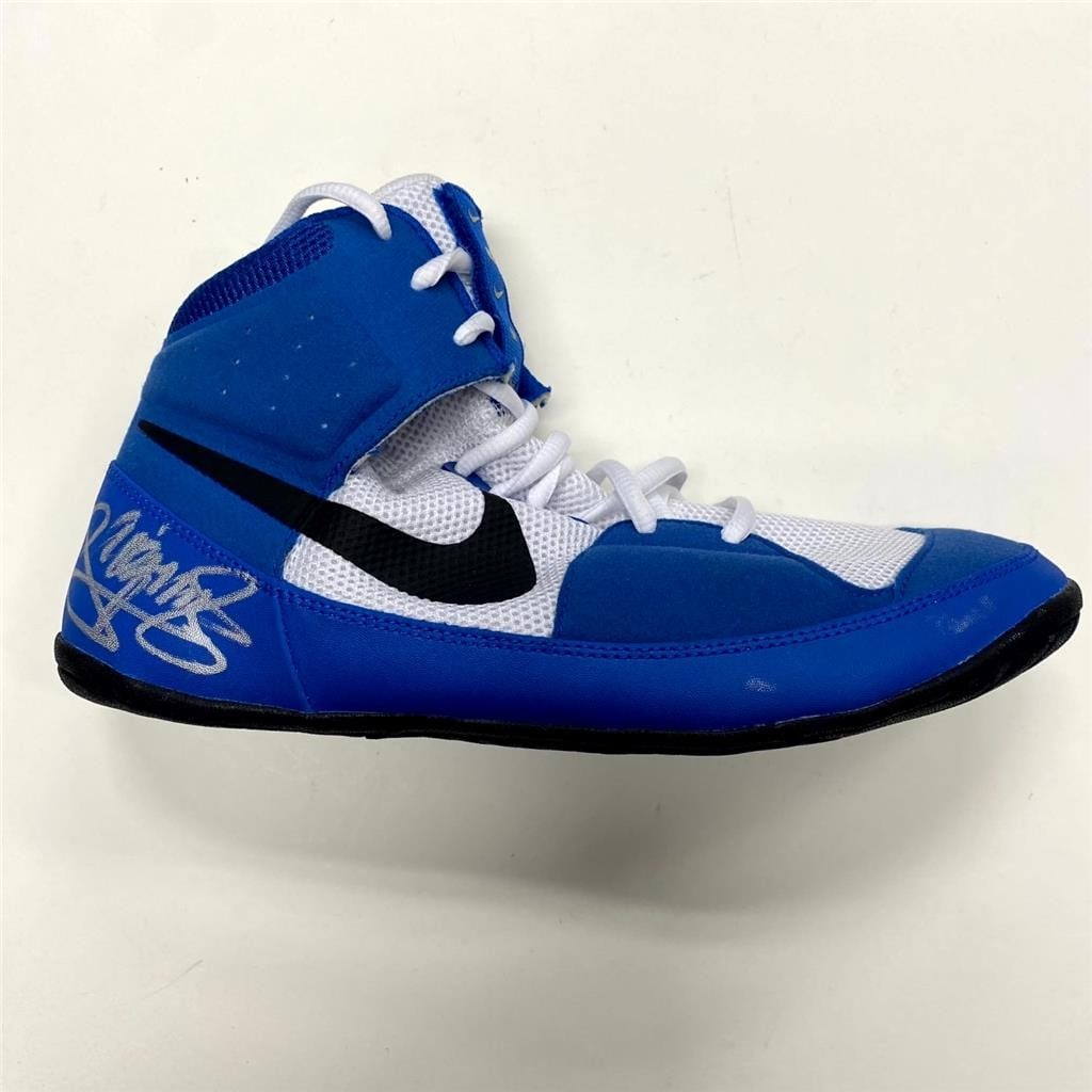 Manny Pacquiao Signed Nike Boxing Training Shoe JSA Authenticated: Manny Pacquiao Signed Nike Boxing Training Shoe JSA Authenticated Own a piece of boxing history with this signed Nike Boxing Blue Training Right Shoe by Manny Pacquiao. The shoe features an authentica