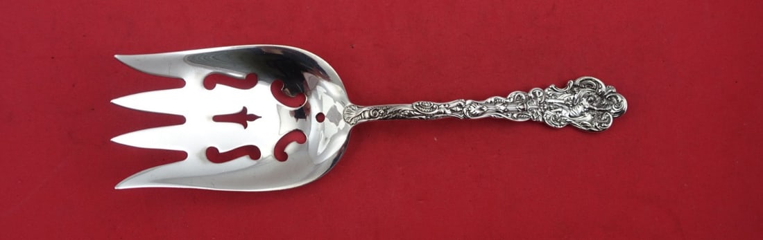 Gorham Versailles Sterling Silver Pierced Fish Serving Fork 7 7/8": Gorham Versailles Sterling Silver Pierced Fish Serving Fork 7 7/8" This exquisite fish serving fork, crafted in the iconic Versailles pattern by Gorham, measures 7 7/8 inches long. Made from high-qual