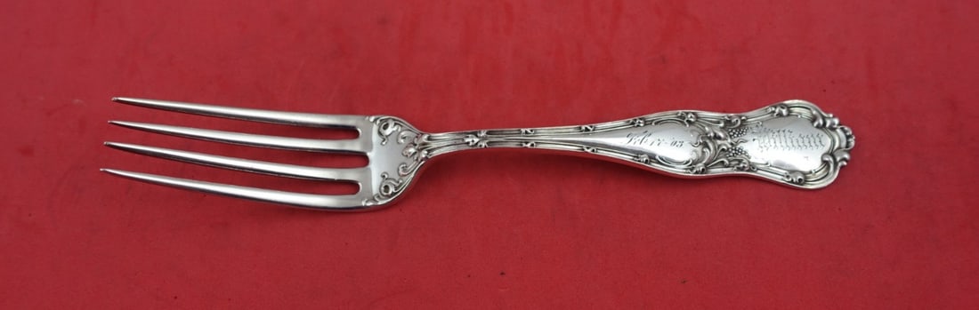 Shiebler Gothic Sterling Silver Dinner Fork 7 3/4" Monogrammed: Shiebler Gothic Sterling Silver Dinner Fork 7 3/4" Monogrammed This exquisite dinner fork features the elegant Gothic pattern crafted by Shiebler, known for its quality sterling silver composition. Me