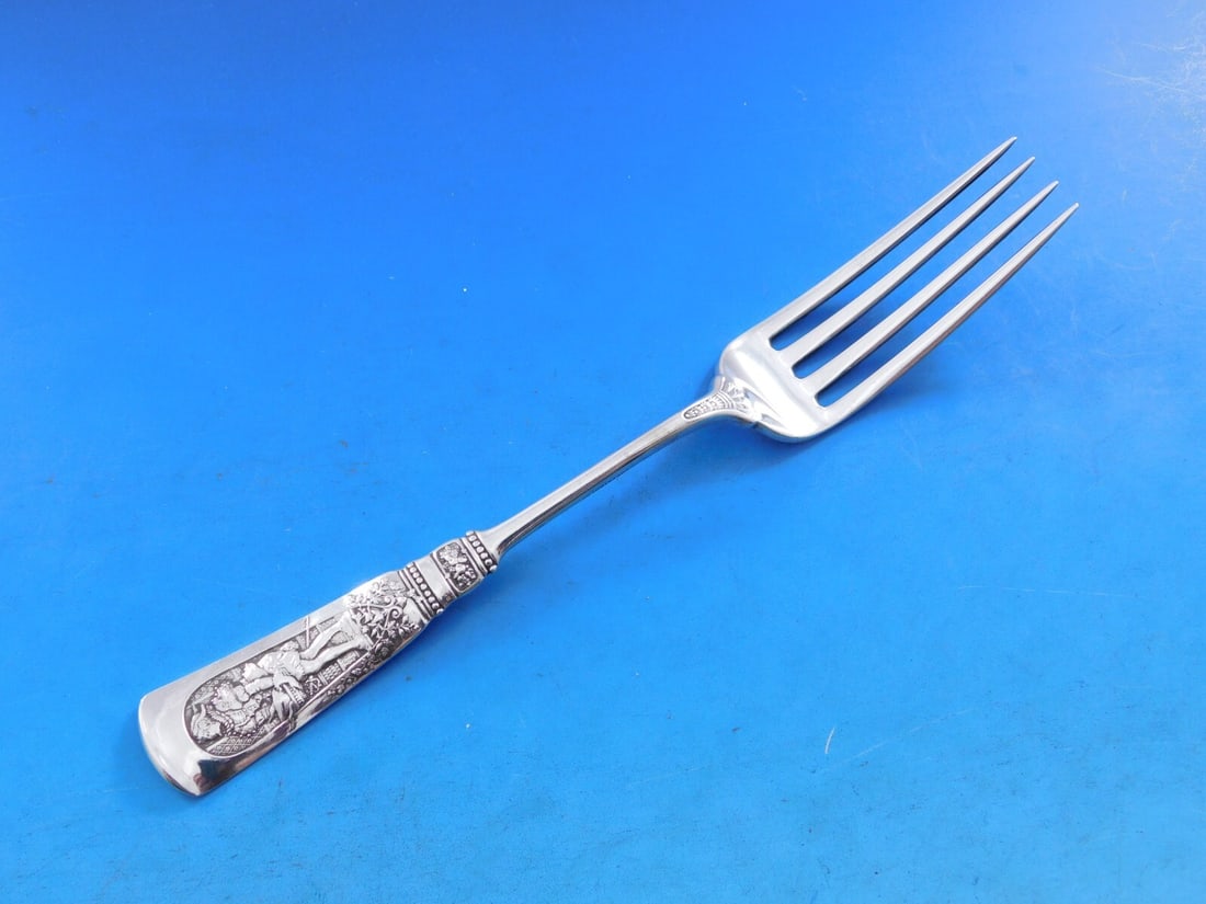 Gorham Fontainebleau Victorian Sterling Silver Dinner Fork 7 5/8" Heirloom: Gorham Fontainebleau Victorian Sterling Silver Dinner Fork 7 5/8" Heirloom This exquisite Fontainebleau dinner fork by Gorham is crafted from high-quality sterling silver, showcasing a beautiful Victo