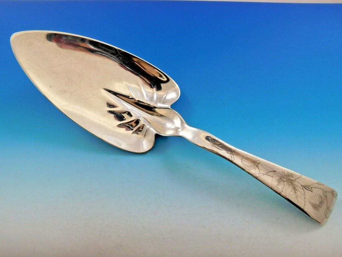 Tiffany & Co. Sterling Silver Lap Over Edge Spade Server 13 1/8": Tiffany & Co. Sterling Silver Lap Over Edge Spade Server 13 1/8" This impressive serving piece from Tiffany & Co. showcases the renowned Lap Over Edge pattern, dating back to the late 19th century (ci