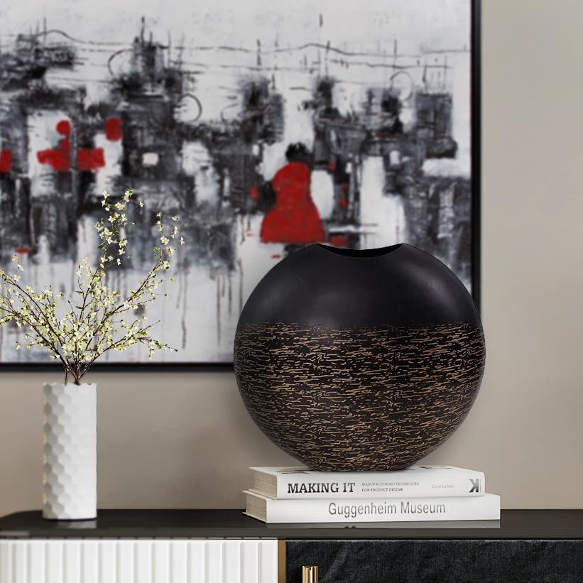 Howard Elliott Textured Golden Thread Round Vase 14.5": Howard Elliott Textured Golden Thread Round Vase 14.5" This elegant disc vase features a stunning golden thread finish, perfect for enhancing any interior space. With its textured surface and round sh