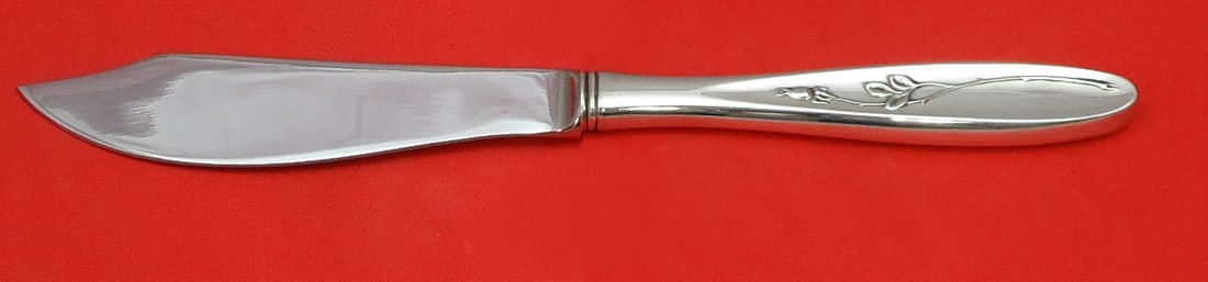 Towle Rose Solitaire Sterling Silver Fish Knife Custom 8 1/4": Towle Rose Solitaire Sterling Silver Fish Knife Custom 8 1/4" This exquisite fish knife features a stunning Rose Solitaire pattern by Towle, crafted from high-quality sterling silver. The hollow handl