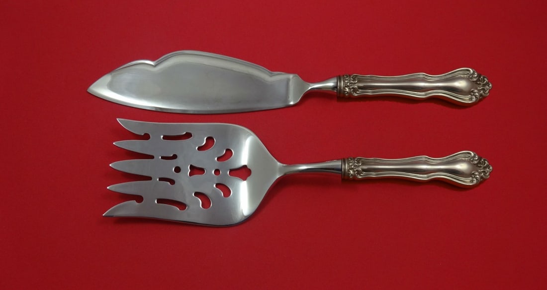 George and Martha Sterling Silver Fish Serving Set by Westmorland: George and Martha Sterling Silver Fish Serving Set by Westmorland Enhance your dining experience with this exquisite George and Martha Fish Serving Set by Westmorland. Crafted from high-quality sterli