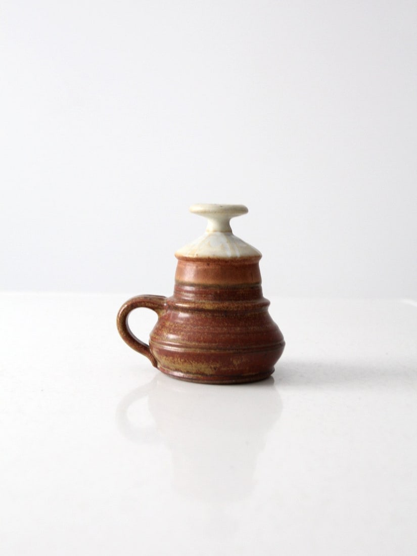 Charles Piatt Signed Studio Pottery Oil Lamp with Sculptural Handle: Charles Piatt Signed Studio Pottery Oil Lamp with Sculptural Handle This signed mid-century studio pottery oil lamp by Charles Piatt features a compact, sculptural design with a small handle and a nar