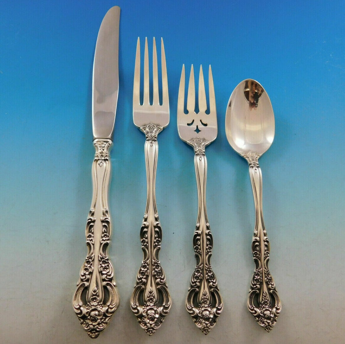 Oneida Michelangelo Sterling Silver 4-Piece Place Setting: Oneida Michelangelo Sterling Silver 4-Piece Place Setting Enhance your dining experience with this exquisite 4-piece place setting from the Michelangelo pattern by Oneida. Crafted from high-quality st