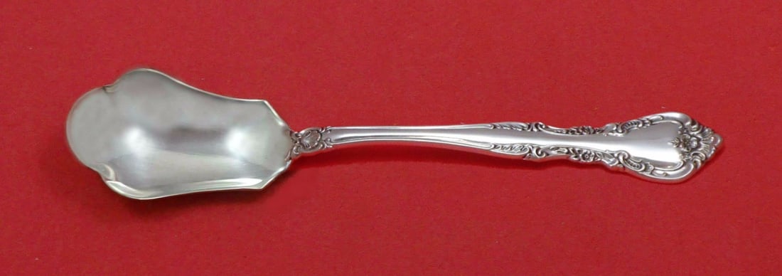 Gorham Alencon Lace Sterling Silver Relish Scoop Custom Made 5 3/4": Gorham Alencon Lace Sterling Silver Relish Scoop Custom Made 5 3/4" This exquisite relish scoop features the elegant Alencon Lace pattern by Gorham, crafted from high-quality sterling silver. Measurin