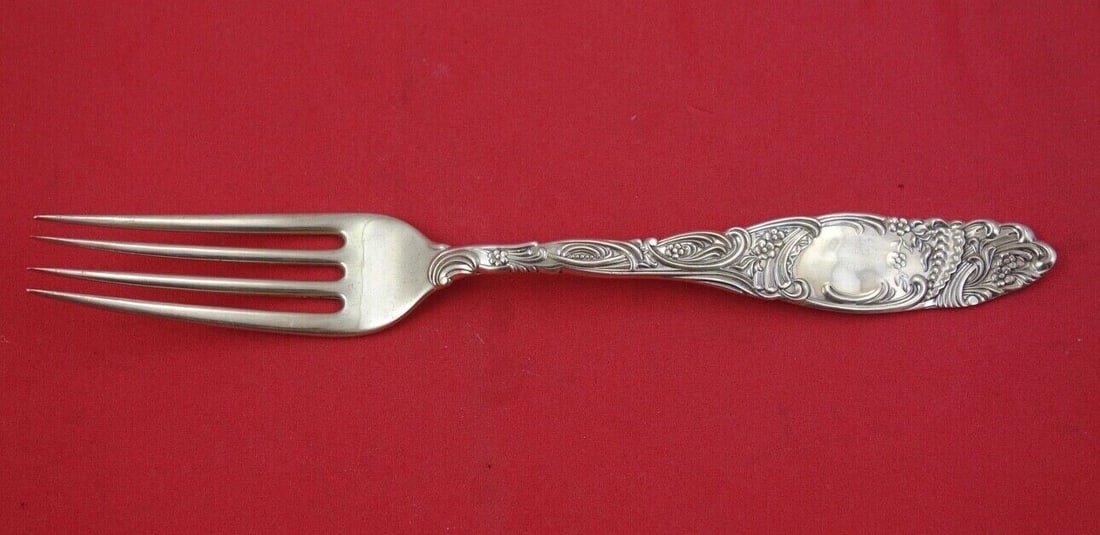 Towle Princess Pattern Sterling Silver Dinner Fork 7.5 Inch: Towle Princess Pattern Sterling Silver Dinner Fork 7.5 Inch This elegant dinner fork is part of the Princess pattern by Towle, crafted from high-quality sterling silver. Measuring 7 1/2 inches, this p