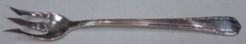 Sterling Silver Moonglow Pattern 3-Tine Pickle Fork 5 3/4 Inch: Sterling Silver Moonglow Pattern 3-Tine Pickle Fork 5 3/4 Inch This is a Moonglow pattern sterling silver pickle fork by International, featuring three tines and measuring 5 3/4 inches in length. Made