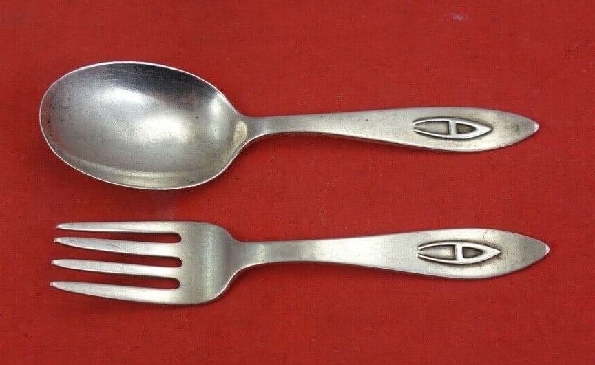 Shreve Buckingham Narrow Sterling Silver Baby Set Monogrammed A 4.5": Shreve Buckingham Narrow Sterling Silver Baby Set Monogrammed A 4.5" This exquisite Buckingham Narrow baby set by Shreve is crafted from high-quality sterling silver, showcasing timeless elegance. Mea