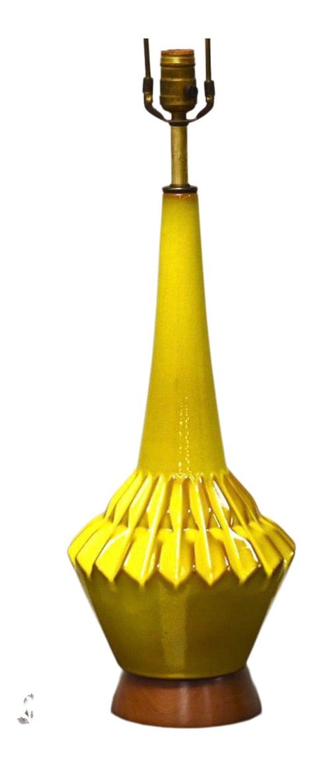 Mid Century Modern Yellow Pottery Table Lamp with Walnut Base: Mid Century Modern Yellow Pottery Table Lamp with Walnut Base Illuminate your space with this striking mid-century modern yellow pottery table lamp. Standing at 24.75 inches tall to the socket, this l
