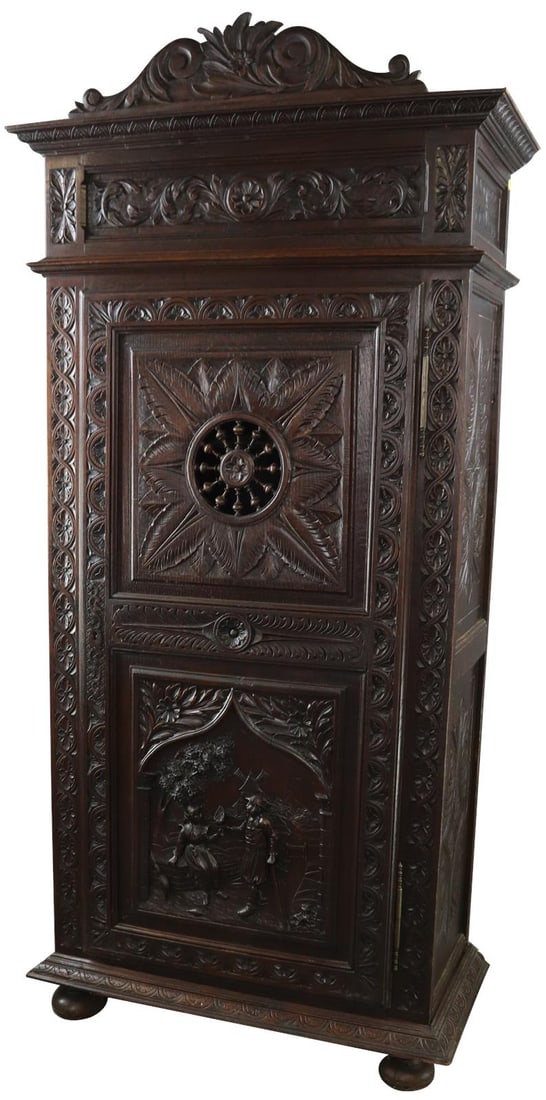 Vintage 1880 Brittany Style Chestnut Armoire: Vintage 1880 Brittany Style Chestnut Armoire Discover the charm of this Brittany Style Armoire, a timeless piece dating back to 1880. Crafted from chestnut, this armoire showcases the intricate crafts