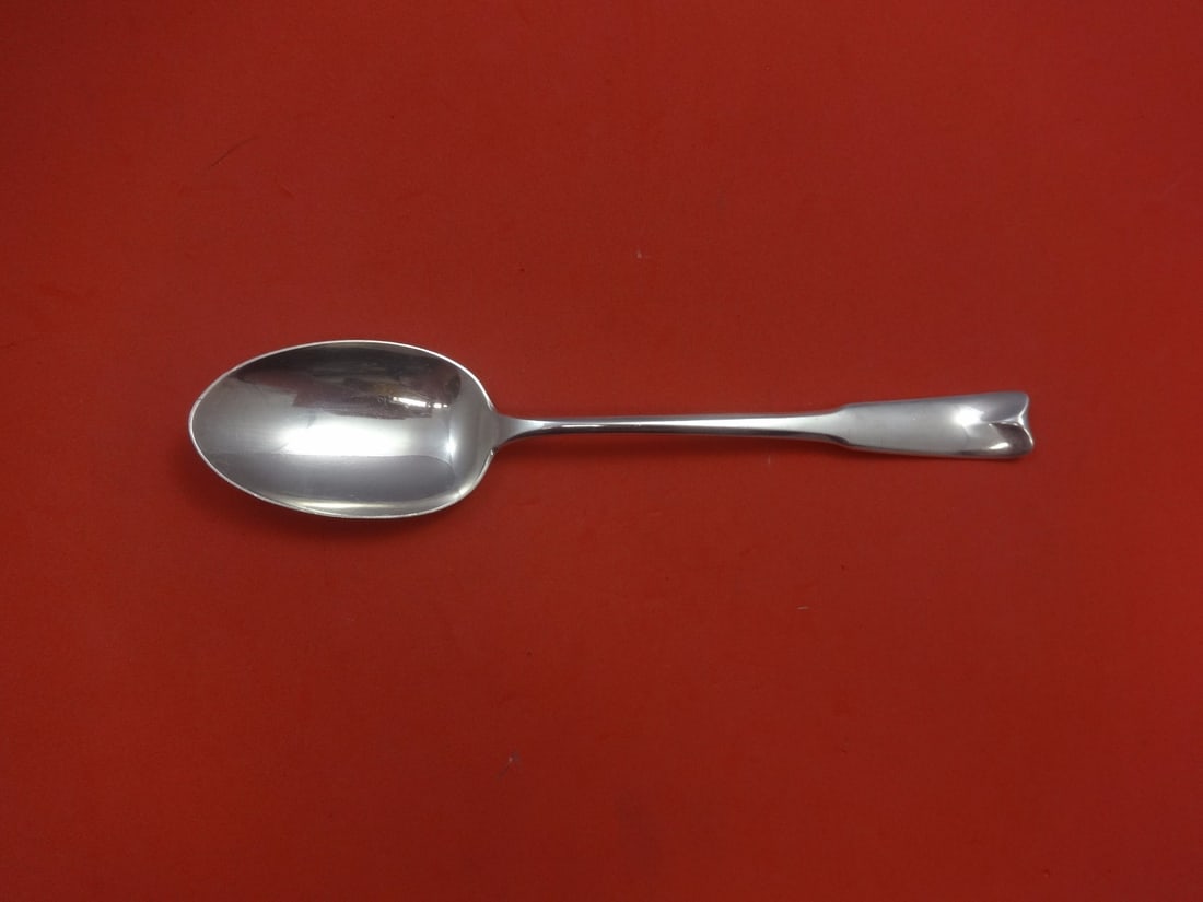 Lunt Colonial Theme Sterling Silver Serving Spoon 8 1/4 Vintage: Lunt Colonial Theme Sterling Silver Serving Spoon 8 1/4 Vintage This exquisite serving spoon features the Colonial Theme pattern by Lunt, crafted from high-quality sterling silver. Measuring 8 1/4 inc