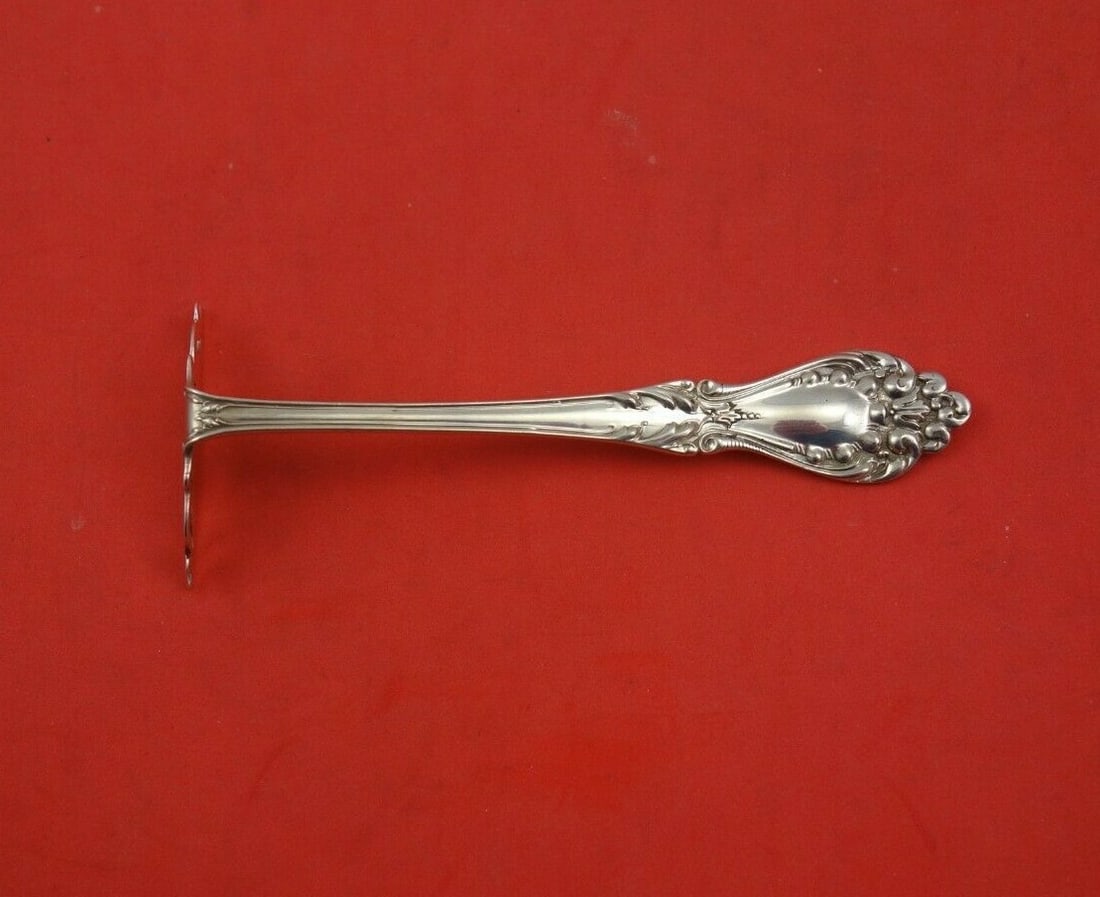 Watson Jermyn Sterling Silver Baby Food Pusher 4 1/4 inch: Watson Jermyn Sterling Silver Baby Food Pusher 4 1/4 inch Offer your little one a taste of elegance with this exquisite Jermyn by Watson Sterling Silver Baby Food Pusher. Crafted in the distinguished