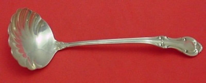 International Sterling Silver Joan of Arc Sauce Ladle Shell Bowl 5 5/8": International Sterling Silver Joan of Arc Sauce Ladle Shell Bowl 5 5/8" This exquisite sauce ladle is crafted from sterling silver and features the beautiful Joan of Arc pattern by International Silve