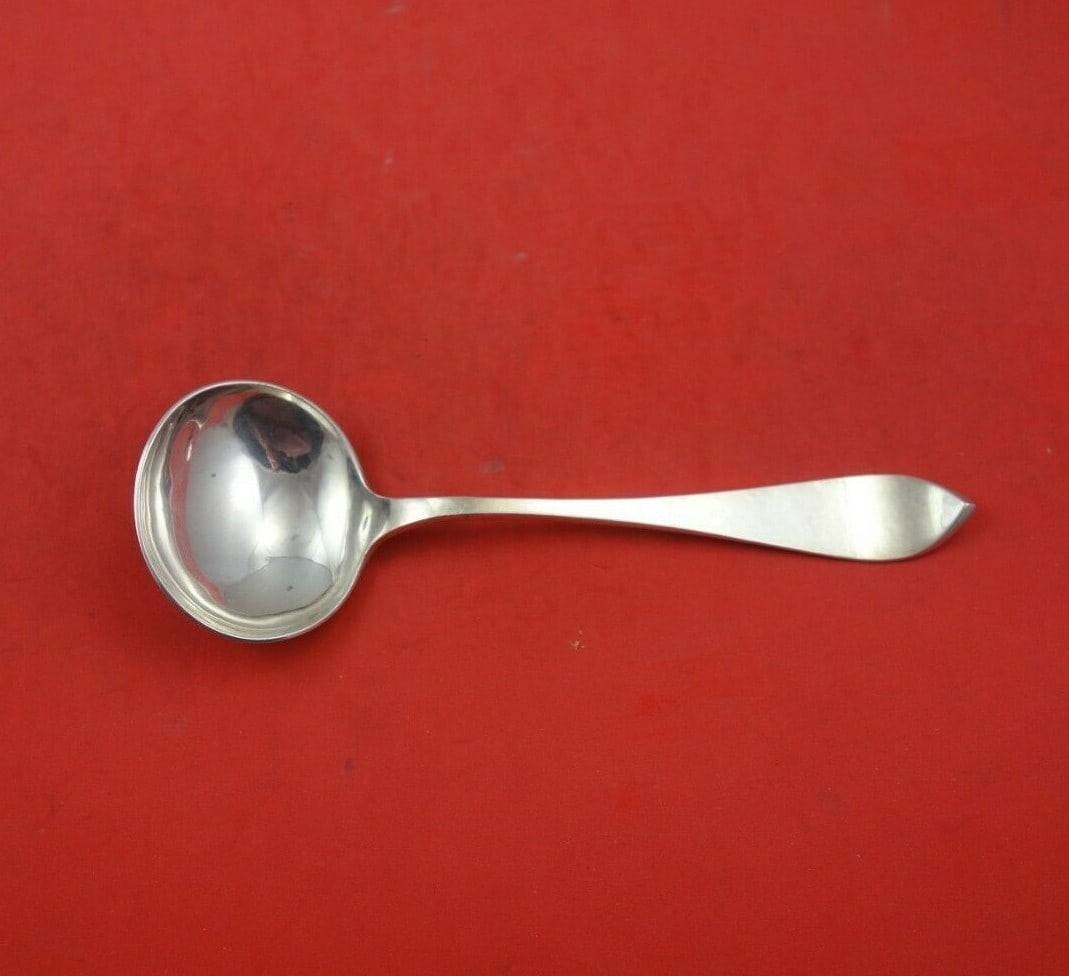 Gebelein Pointed Sterling Silver Gravy Ladle 6.5" Serving Piece: Gebelein Pointed Sterling Silver Gravy Ladle 6.5" Serving Piece This exquisite gravy ladle by Gebelein features a classic pointed design and is crafted from high-quality sterling silver. Measuring 6 1
