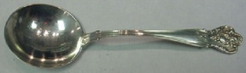 Durgin New Vintage Sterling Silver Bouillon Soup Spoon 5 1/4": Durgin New Vintage Sterling Silver Bouillon Soup Spoon 5 1/4" This exquisite bouillon soup spoon is crafted from high-quality sterling silver by the renowned maker Durgin. The spoon measures 5 1/4" an