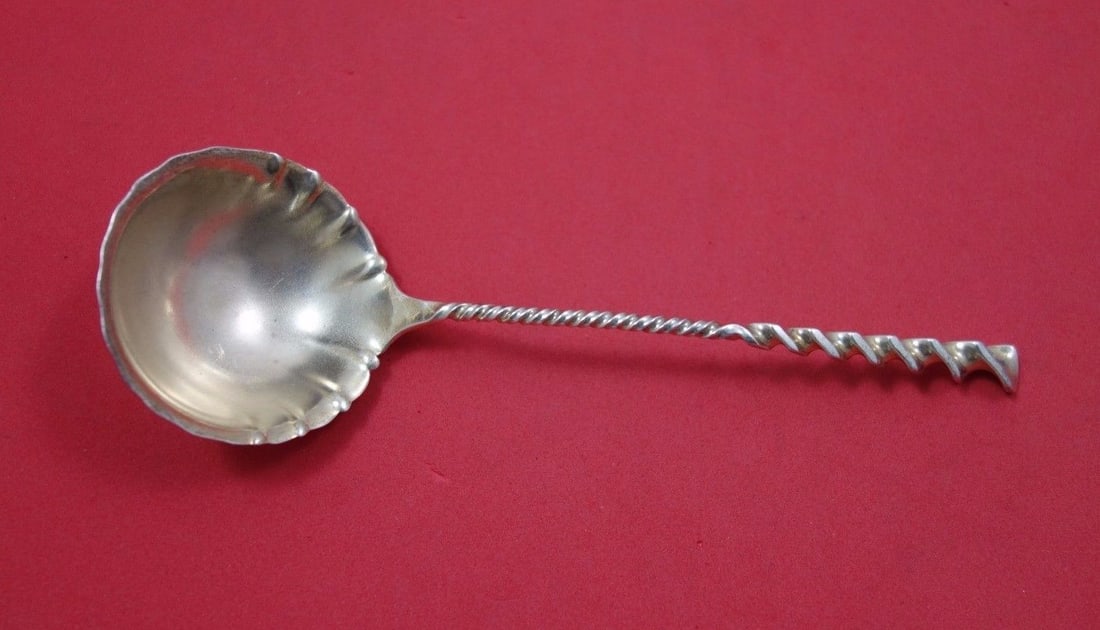 Whiting Square Twist #5 Sterling Silver Sauce Ladle Gold Wash 6 1/4": Whiting Square Twist #5 Sterling Silver Sauce Ladle Gold Wash 6 1/4" Introducing the exquisite Square Twist #5 Sauce Ladle by Whiting, crafted from high-quality sterling silver with a stunning gold wa