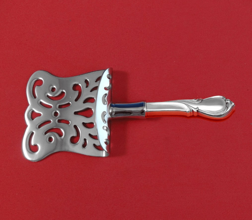 International Sterling Silver Rhapsody New 6 Inch Petit Four Server: International Sterling Silver Rhapsody New 6 Inch Petit Four Server Introducing the Rhapsody New Petit Four Server by International Sterling Silver, a charming addition to your serving collection. Thi