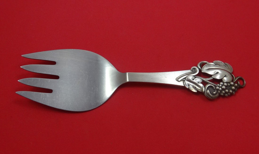 Cohr Sterling Silver Fish Serving Fork Grapes 7 3/4 Inch Heirloom: Cohr Sterling Silver Fish Serving Fork Grapes 7 3/4 Inch Heirloom This exquisite serving fork from Cohr is crafted from high-quality sterling silver and features an elegant grape design, making it per