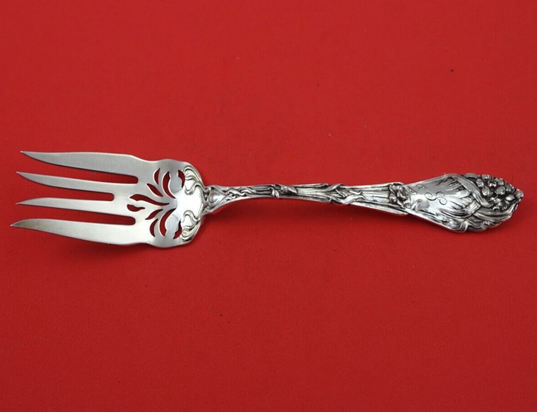 Blackinton Narcissus Sterling Silver 7.5 Inch Cold Meat Fork: Blackinton Narcissus Sterling Silver 7.5 Inch Cold Meat Fork Enhance your dining experience with the exquisite Narcissus serving fork by Blackinton. This stunning cold meat fork, crafted from high-qua