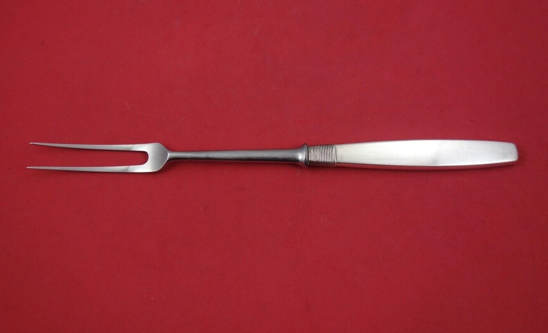 Frantz Hingelberg Silver Thread Sterling Silver Carving Fork 10 7/8": Frantz Hingelberg Silver Thread Sterling Silver Carving Fork 10 7/8" This exquisite Sterling Silver Steak Carving Fork by Frantz Hingelberg features the elegant Silver Thread pattern, making it a perf