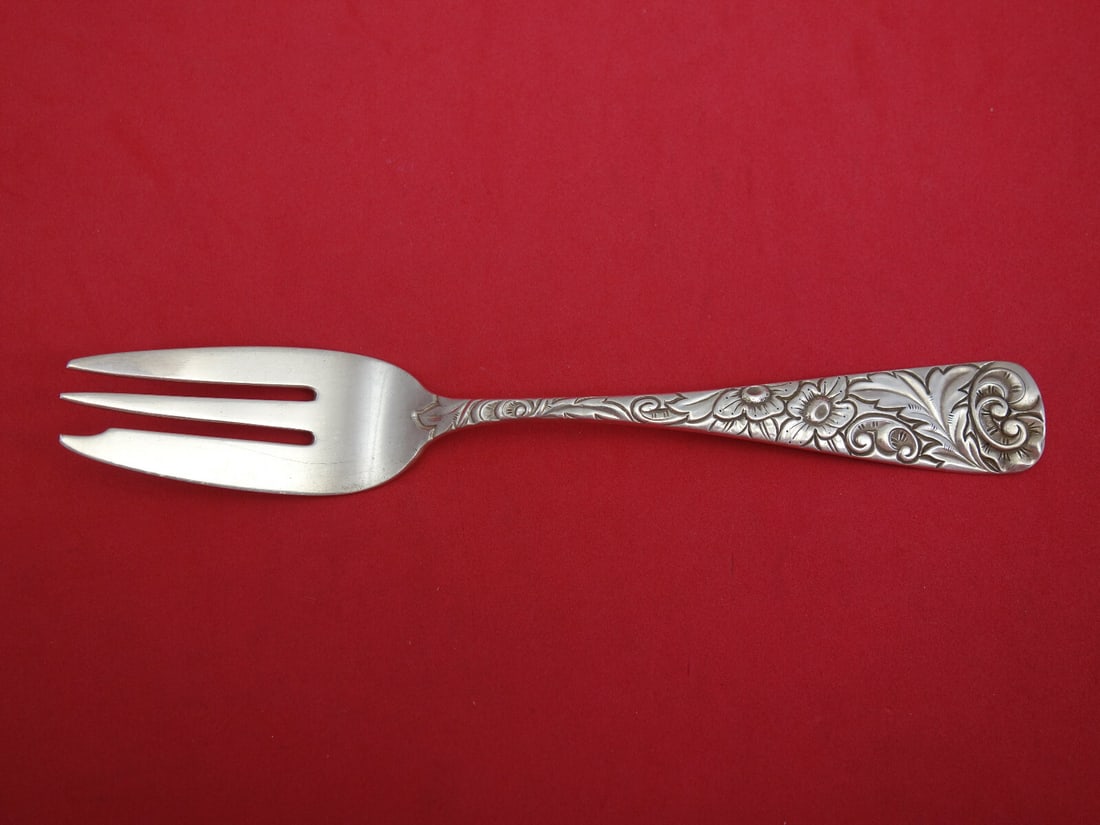 Durgin Scroll Pattern Sterling Silver 7 Inch Fish Fork: Durgin Scroll Pattern Sterling Silver 7 Inch Fish Fork This exquisite fish fork features a beautiful Scroll pattern by Durgin, crafted from high-quality sterling silver. Measuring 7 inches in length,