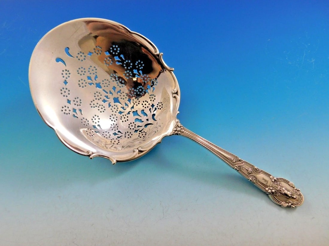 Tiffany & Co Renaissance Sterling Silver 9 Inch Chip Server: Tiffany & Co Renaissance Sterling Silver 9 Inch Chip Server This exquisite Sterling Silver Saratoga Chip Server, measuring 9 inches, showcases the Renaissance pattern by Tiffany & Co. Designed by Paul