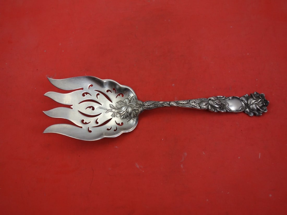Alvin Bridal Rose Sterling Silver Fish Serving Fork 9 5/8 Vintage: Alvin Bridal Rose Sterling Silver Fish Serving Fork 9 5/8 Vintage Experience elegance with the Bridal Rose by Alvin Sterling Silver Fish Serving Fork. This vintage piece, measuring 9 5/8 inches, showc