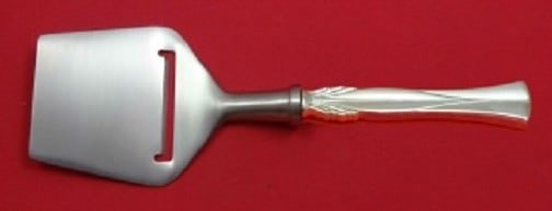 Frigast Queen Christina Wings Sterling Silver Cheese Plane Custom 8 1/4": Frigast Queen Christina Wings Sterling Silver Cheese Plane Custom 8 1/4" Discover the elegance of the Queen Christina aka Wings cheese plane by Frigast, a stunning addition to your serving collection.